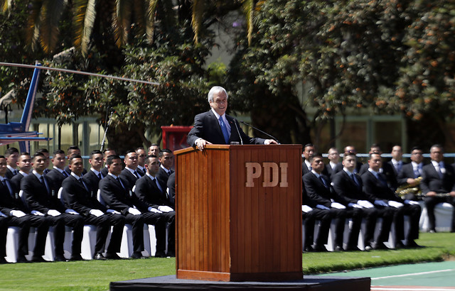  Piñera a nuevos PDI: “Estamos enfrentando un enemigo poderoso e implacable”