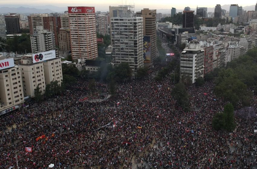  68% de los chilenos piensa que crisis social era necesaria para generar cambios
