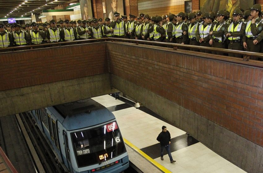  Carabineros anuncia retiro de comisaría en Metro estación Baquedano